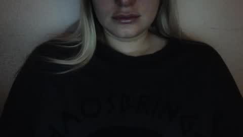 Snapshot of foxfrromearth chatting on January 8, 5:05 pm i am your baby Alien online show from January 8, 5:05 pm