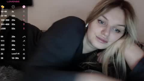 Snapshot of foxfrromearth chatting on January 15, 2:38 am i am your baby Alien online show from January 15, 2:38 am