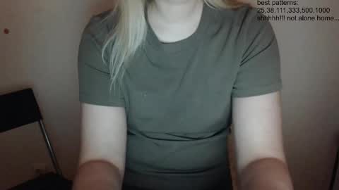 Snapshot of foxfrromearth chatting on February 1, 5:47 pm i am your baby Alien online show from February 1, 5:47 pm