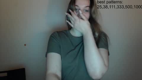 Snapshot of foxfrromearth chatting on February 7, 6:56 pm i am your baby Alien online show from February 7, 6:56 pm