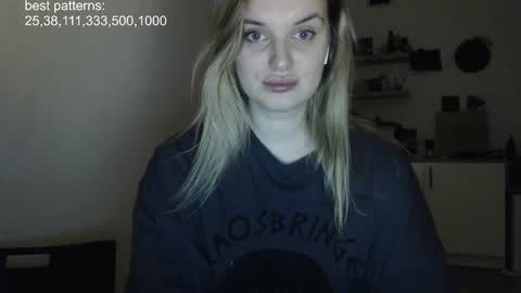 Snapshot of foxfrromearth chatting on February 20, 12:30 am i am your baby Alien online show from February 20, 12:30 am