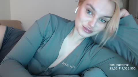 Snapshot of foxfrromearth chatting on September 22, 10:50 am i am your baby Alien online show from September 22, 10:50 am