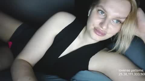 Snapshot of foxfrromearth chatting on November 4, 9:03 pm i am your baby Alien online show from November 4, 9:03 pm