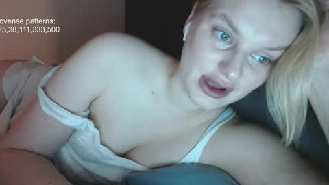 Snapshot of foxfrromearth chatting on November 23, 3:12 pm i am your baby Alien online show from November 23, 3:12 pm