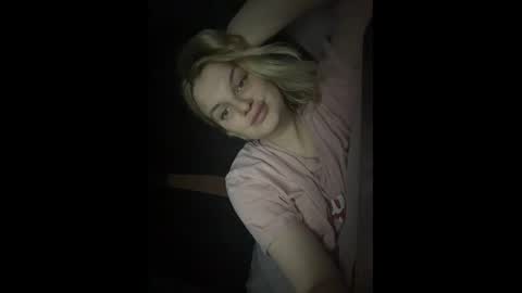 Snapshot of foxfrromearth chatting on November 30, 8:13 pm i am your baby Alien online show from November 30, 8:13 pm