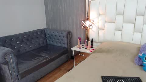 Foxxy  online show from October 1, 2:45 pm