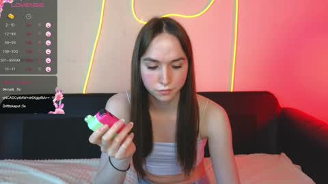 Snapshot of foxxy_girl_ chatting on September 11, 5:02 pm andice online show from September 11, 5:02 pm