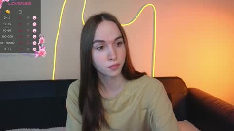 Snapshot of foxxy_girl_ chatting on September 15, 8:14 am andice online show from September 15, 8:14 am