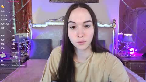 Snapshot of foxxy_girl_ chatting on October 14, 6:36 am andice online show from October 14, 6:36 am