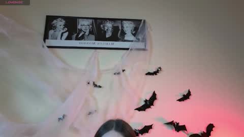 Snapshot of foxxy_girl_ chatting on October 22, 6:46 am andice online show from October 22, 6:46 am