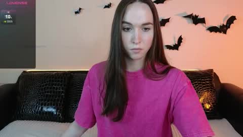 Snapshot of foxxy_girl_ chatting on November 6, 12:06 pm andice online show from November 6, 12:06 pm