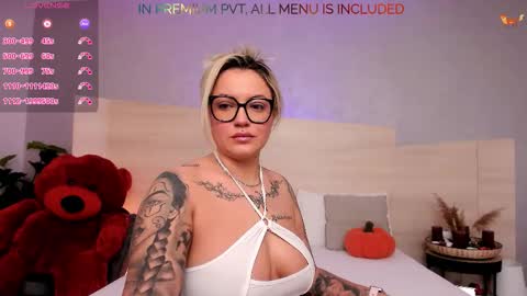 Snapshot of foxxyclarise chatting on November 14, 8:29 pm Clarise online show from November 14, 8:29 pm