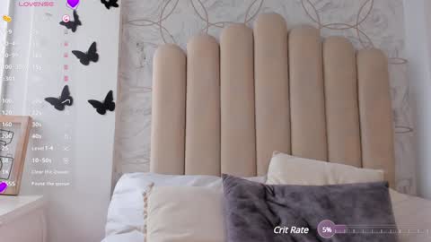 Snapshot of foxy200__ chatting on December 14, 7:46 pm Foxy online show from December 14, 7:46 pm