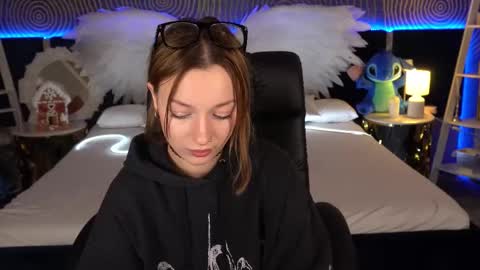 Maya online show from December 3, 2:15 pm