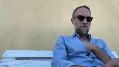 Snapshot of fra___ chatting on October 31, 1:23 pm fra___ online show from October 31, 1:23 pm