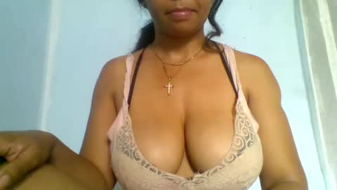 Snapshot of fracisca2204 chatting on December 5, 4:10 am fracisca2204 online show from December 5, 4:10 am