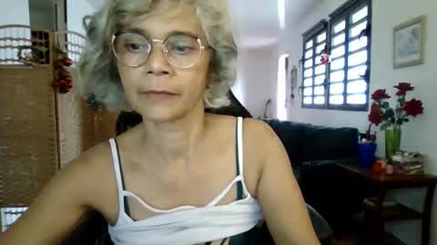 Snapshot of francelune chatting on December 8, 11:46 am francelune online show from December 8, 11:46 am