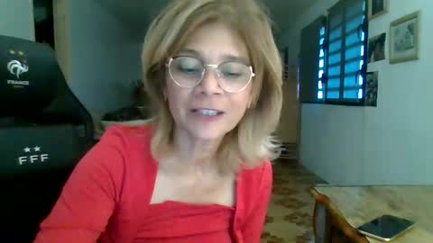 Snapshot of francelune chatting on October 10, 1:21 pm francelune online show from October 10, 1:21 pm