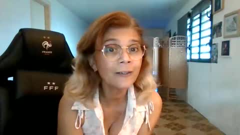 Snapshot of francelune chatting on November 27, 1:13 pm francelune online show from November 27, 1:13 pm