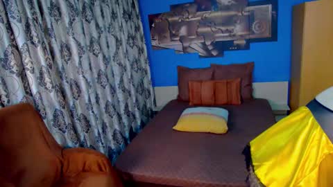 Snapshot of francesca_evanss chatting on October 23, 11:24 pm Francesca - online show from October 23, 11:24 pm