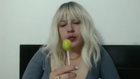 Snapshot of francescaasmith chatting on February 19, 12:35 am Francesca online show from February 19, 12:35 am