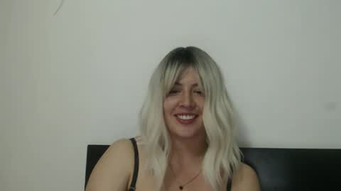 Snapshot of francescaasmith chatting on February 20, 5:55 am Francesca online show from February 20, 5:55 am