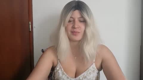 Snapshot of francescaasmith chatting on October 27, 6:23 pm Francesca online show from October 27, 6:23 pm