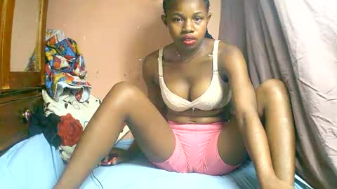 Snapshot of franciefrancie chatting on March 1, 1:18 pm francilla online show from March 1, 1:18 pm