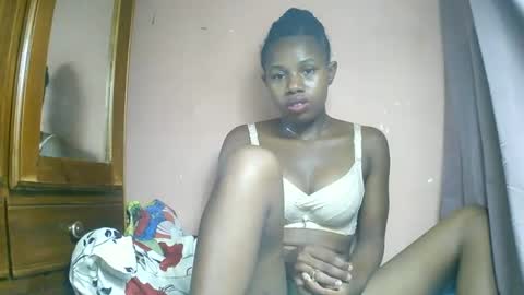 Snapshot of franciefrancie chatting on March 2, 6:30 pm francilla online show from March 2, 6:30 pm