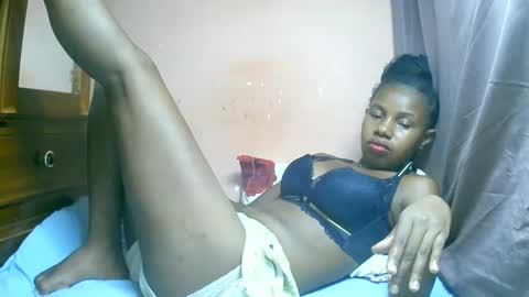 Snapshot of franciefrancie chatting on March 3, 12:05 pm francilla online show from March 3, 12:05 pm