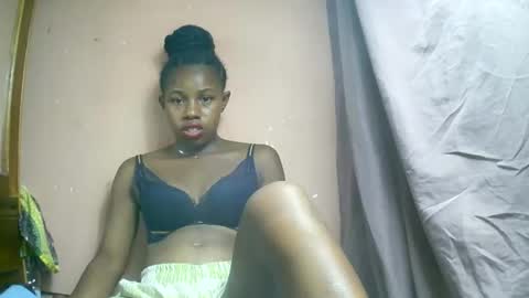 Snapshot of franciefrancie chatting on March 4, 10:02 am francilla online show from March 4, 10:02 am