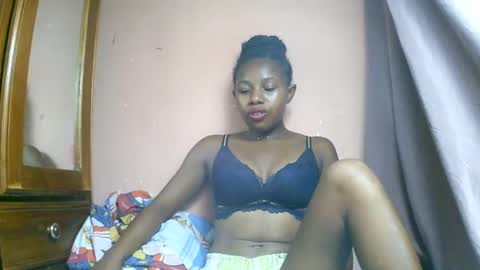 Snapshot of franciefrancie chatting on March 4, 7:11 pm francilla online show from March 4, 7:11 pm