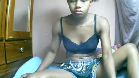 Snapshot of franciefrancie chatting on March 6, 5:24 am francilla online show from March 6, 5:24 am