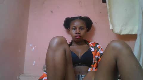 Snapshot of franciefrancie chatting on March 12, 7:35 am francilla online show from March 12, 7:35 am