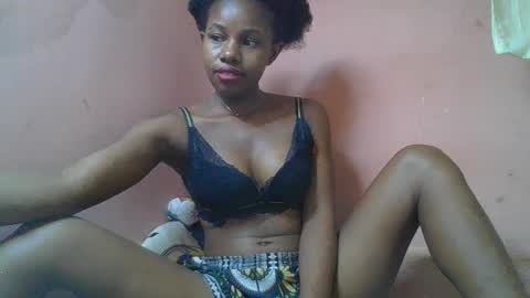 Snapshot of franciefrancie chatting on March 12, 6:44 pm francilla online show from March 12, 6:44 pm