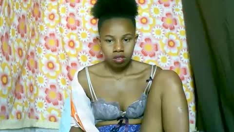 Snapshot of franciefrancie chatting on September 27, 10:09 am francilla online show from September 27, 10:09 am