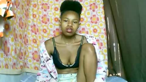 Snapshot of franciefrancie chatting on September 29, 5:34 am francilla online show from September 29, 5:34 am