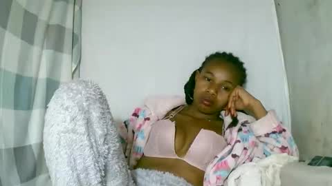 Snapshot of franciefrancie chatting on October 7, 7:00 pm francilla online show from October 7, 7:00 pm