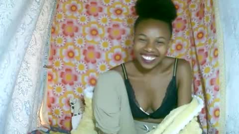 Snapshot of franciefrancie chatting on October 18, 7:20 am francilla online show from October 18, 7:20 am