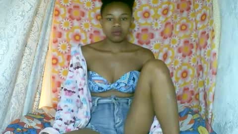 Snapshot of franciefrancie chatting on October 20, 5:52 am francilla online show from October 20, 5:52 am