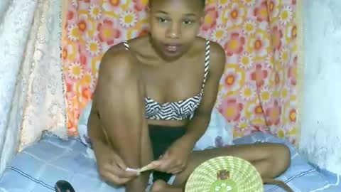 Snapshot of franciefrancie chatting on November 11, 6:24 am francilla online show from November 11, 6:24 am