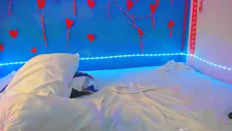 francihot4 online show from February 16, 8:22 pm