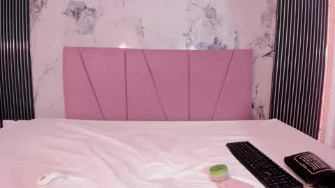 Laura online show from March 28, 8:30 pm