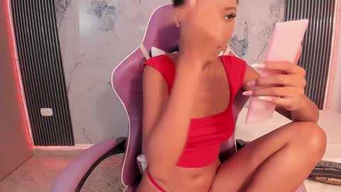 Snapshot of francis_leams chatting on May 20, 7:42 pm Laura online show from May 20, 7:42 pm