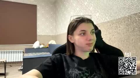 Melissa online show from November 26, 7:04 pm