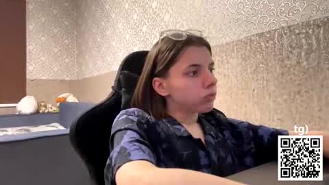 Melissa online show from December 4, 7:11 pm