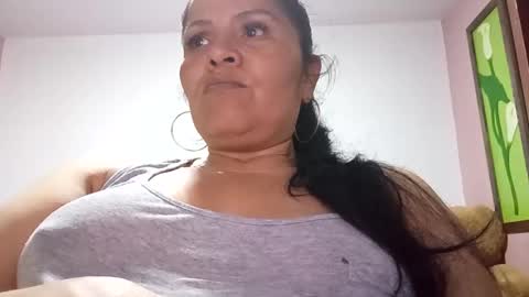 Snapshot of francy_froz chatting on October 29, 2:03 am francy froz online show from October 29, 2:03 am