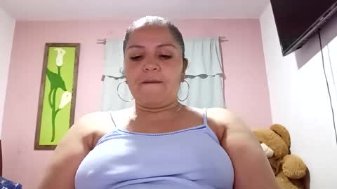 Snapshot of francy_froz chatting on November 18, 2:06 am francy froz online show from November 18, 2:06 am