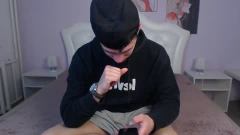 Snapshot of frank_mooree chatting on December 15, 3:02 am Frank online show from December 15, 3:02 am