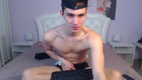 Snapshot of frank_mooree chatting on December 15, 9:13 am Frank online show from December 15, 9:13 am